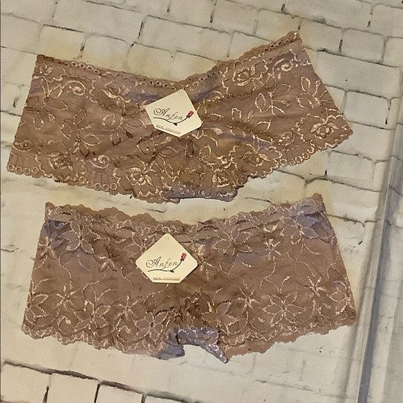 Juniors cheeky shorts small beige lace NWT - Picture 1 of 3